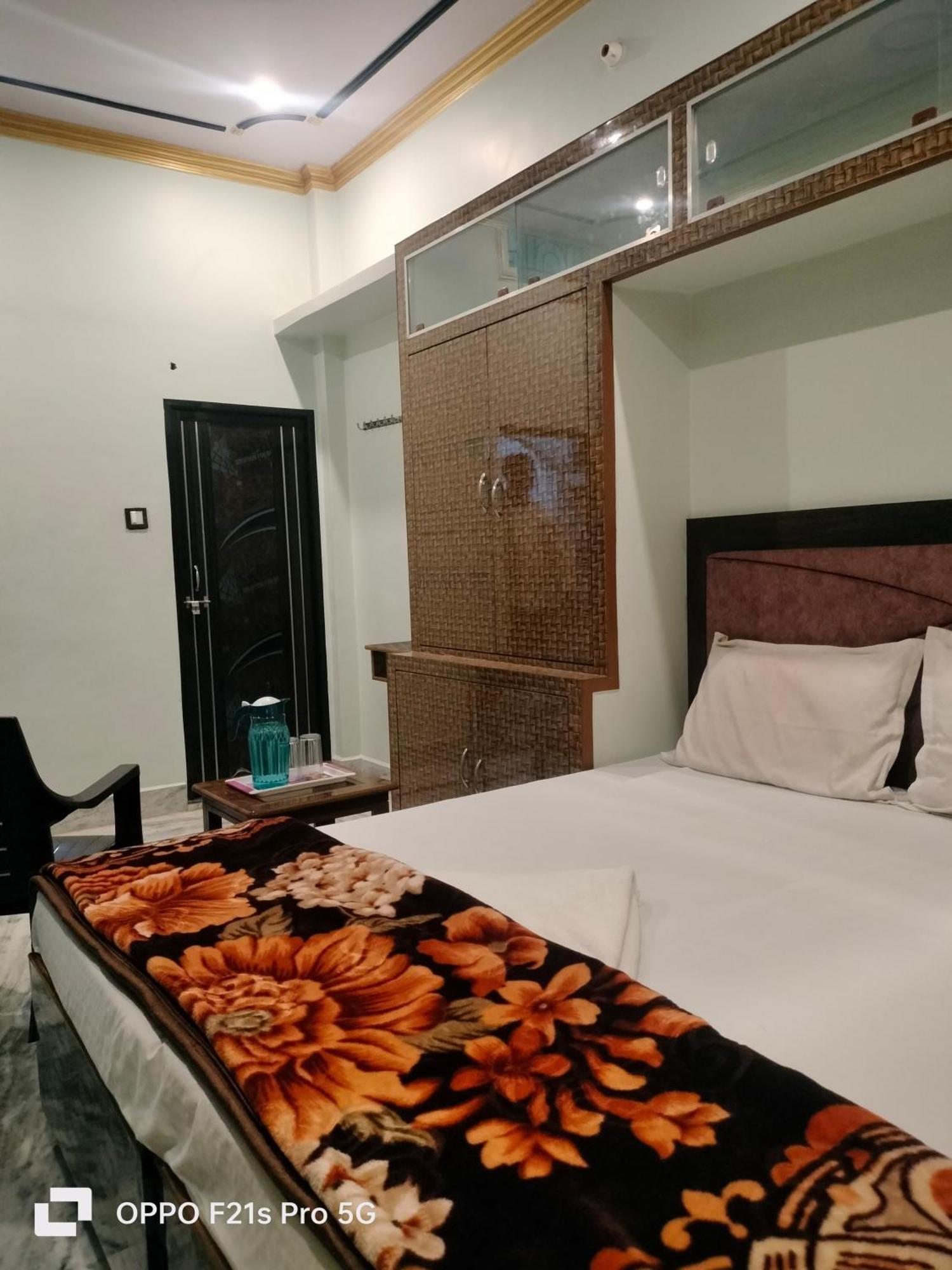 Nidhivan P. Guest House Varanasi Exterior foto
